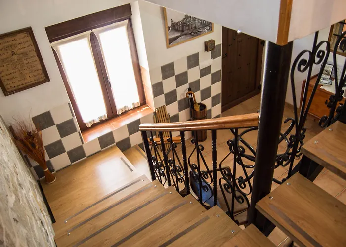 Duquesa De La Conquista De Avila 베가 드 산타 마리아